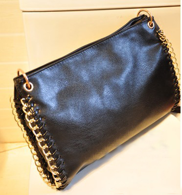 Skull applique PU leather rivet handbag